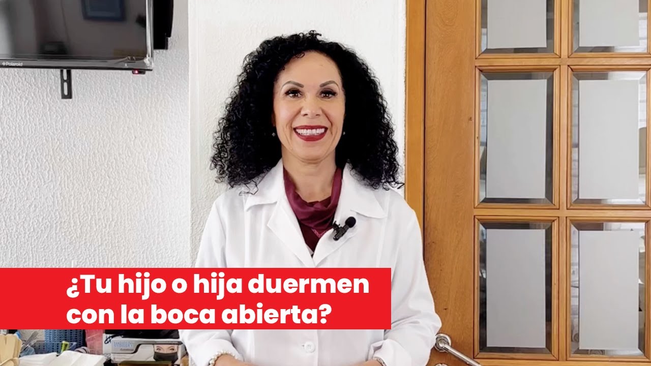 bebe duerme con la boca abierta