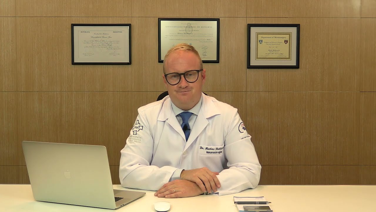 siento que me vibra el labio inferior